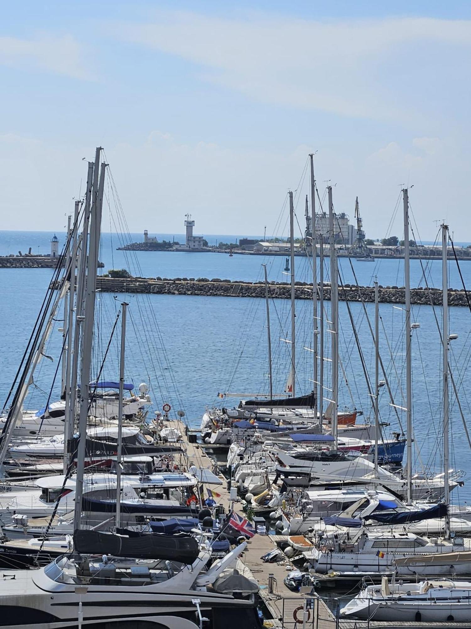 Blue Marina Sea View Appartement Mangalia Buitenkant foto